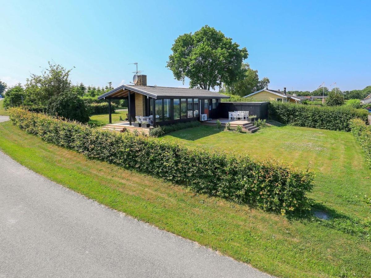 6 Person Holiday Home In Hesselager Exteriör bild