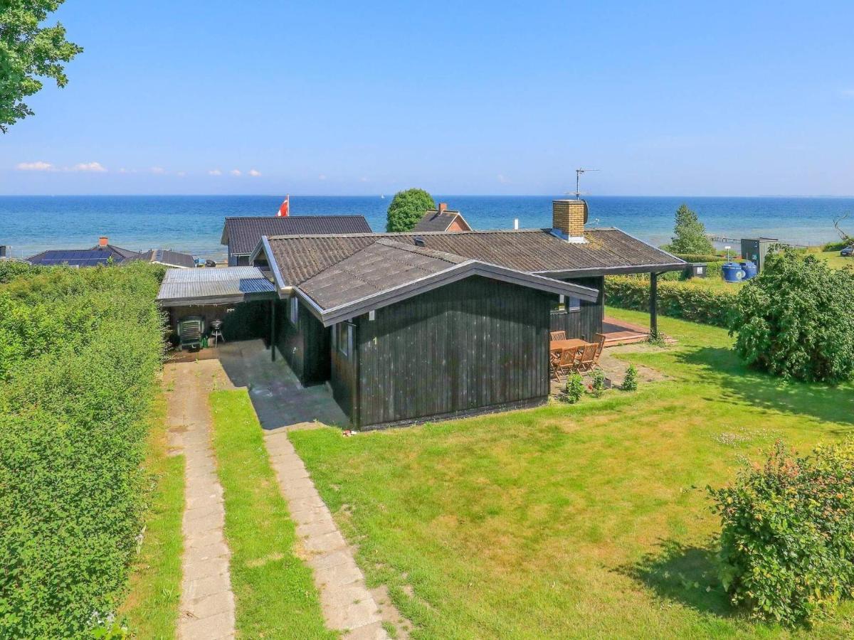 6 Person Holiday Home In Hesselager Exteriör bild