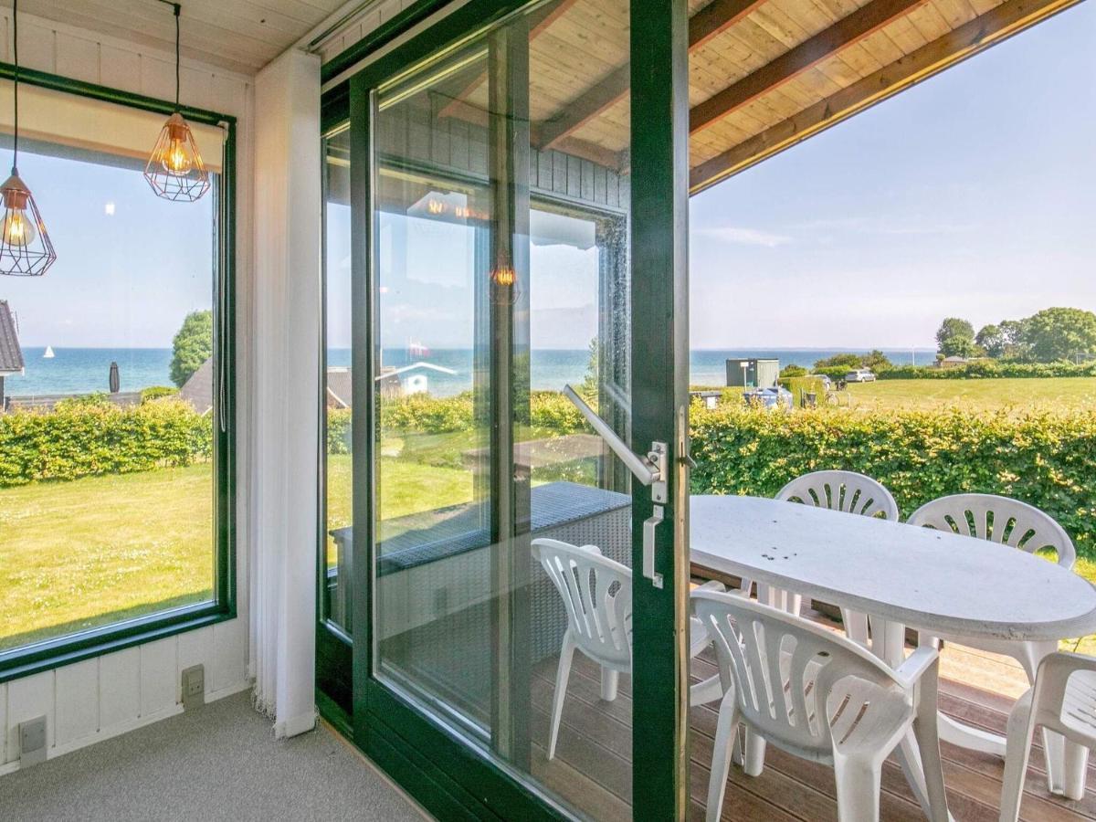 6 Person Holiday Home In Hesselager Exteriör bild