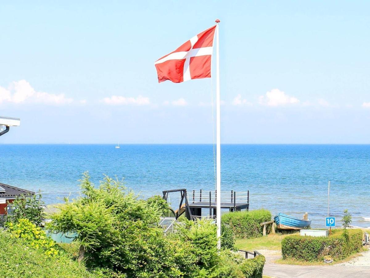 6 Person Holiday Home In Hesselager Exteriör bild