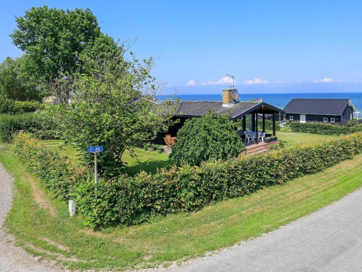 6 Person Holiday Home In Hesselager Exteriör bild