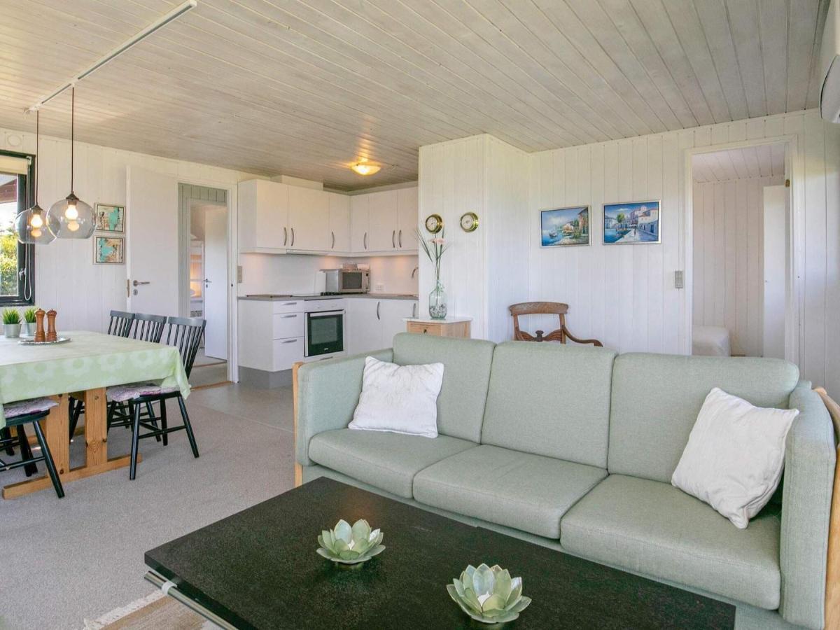 6 Person Holiday Home In Hesselager Exteriör bild